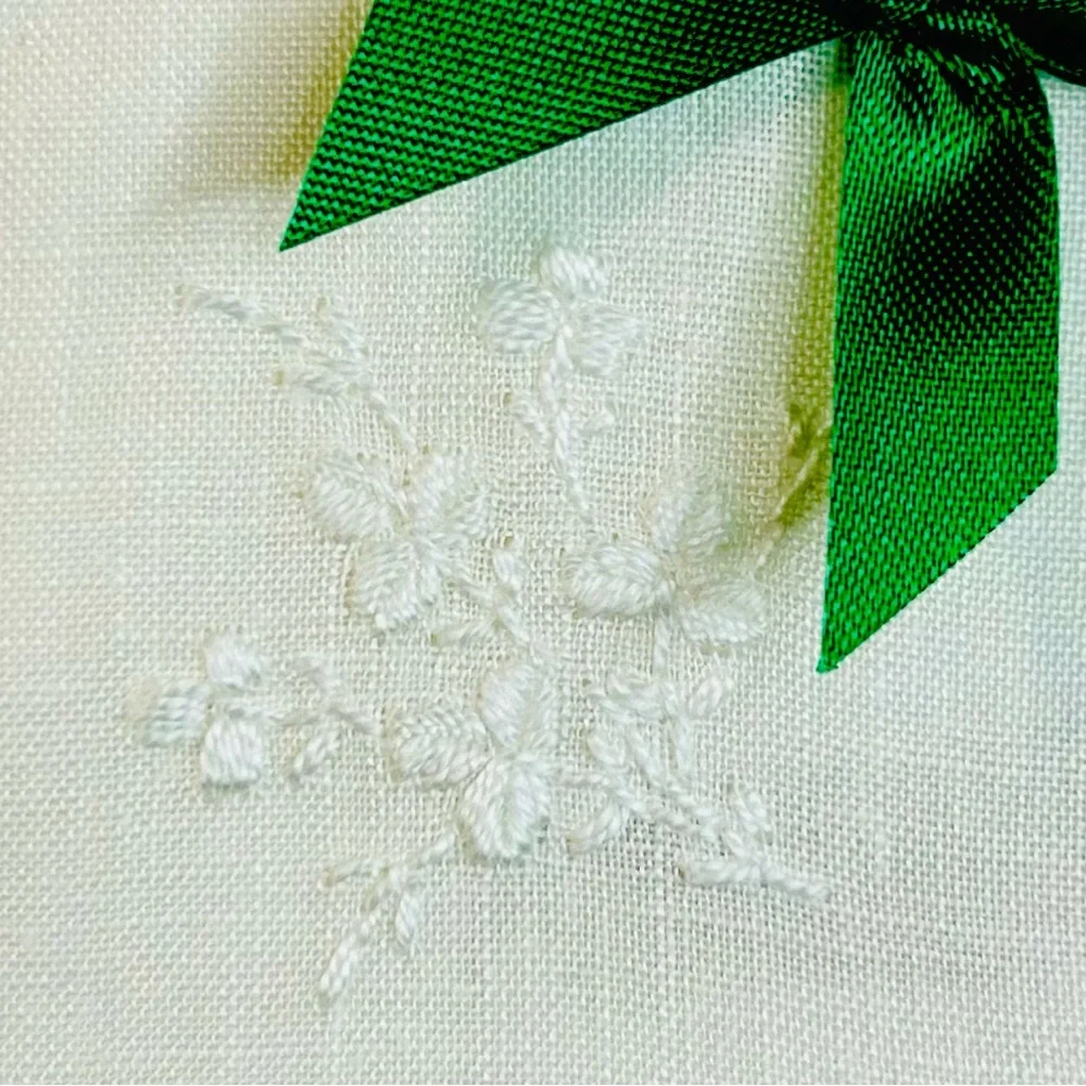 Vintage Irish Linen Embroidered White Handkerchief, New in Box - Picture 6 of 12